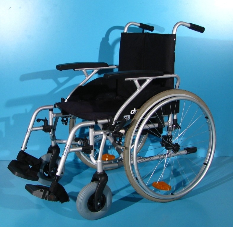 Scaun cu rotile din aluminiu  Drive – latime sezut 51 cm