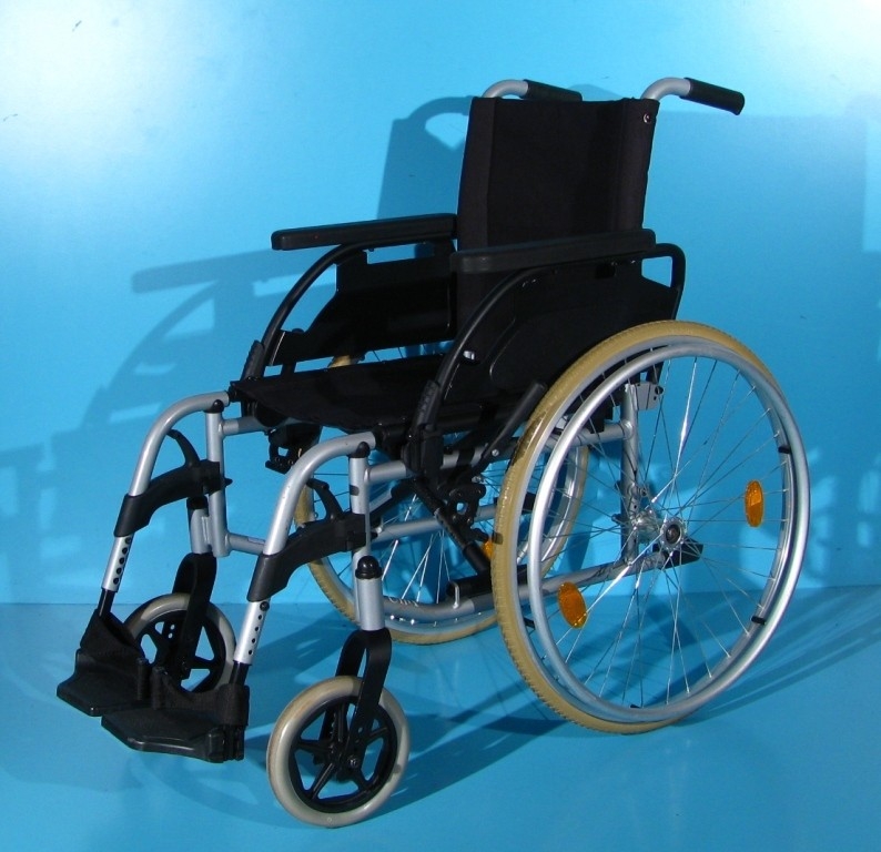 Scaun cu rotile Breezy – latime sezut 40 cm Scaun cu rotile Breezy – latime sezut 40 cm