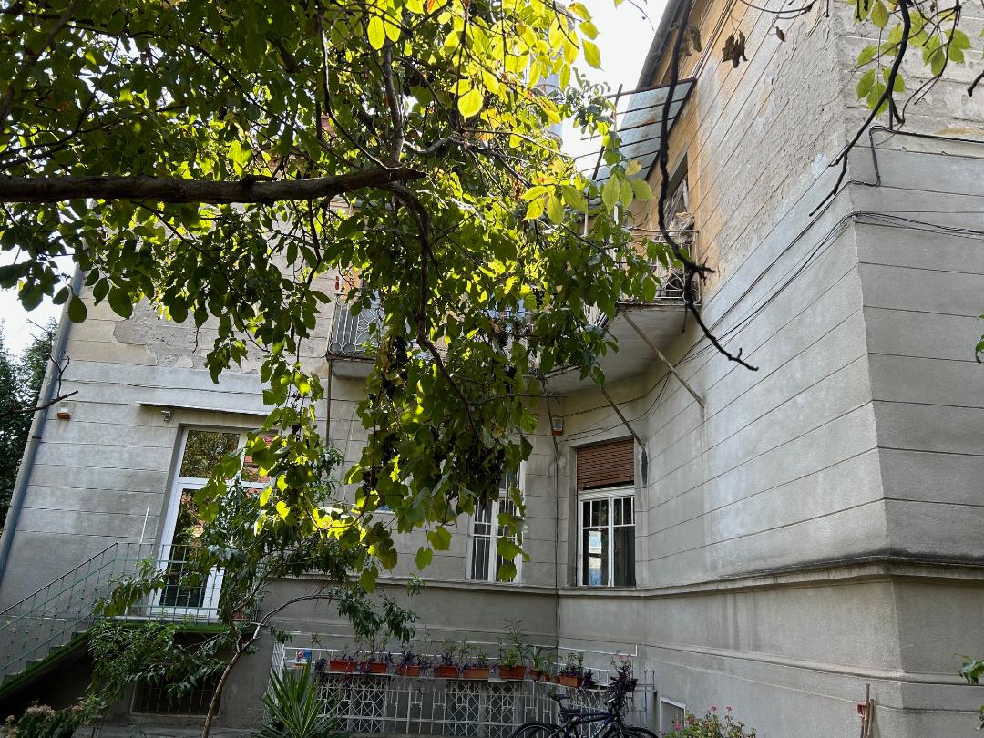 De vanzare cladire istorica in zona Baile Neptun-Traian, subsol, parter si etaj